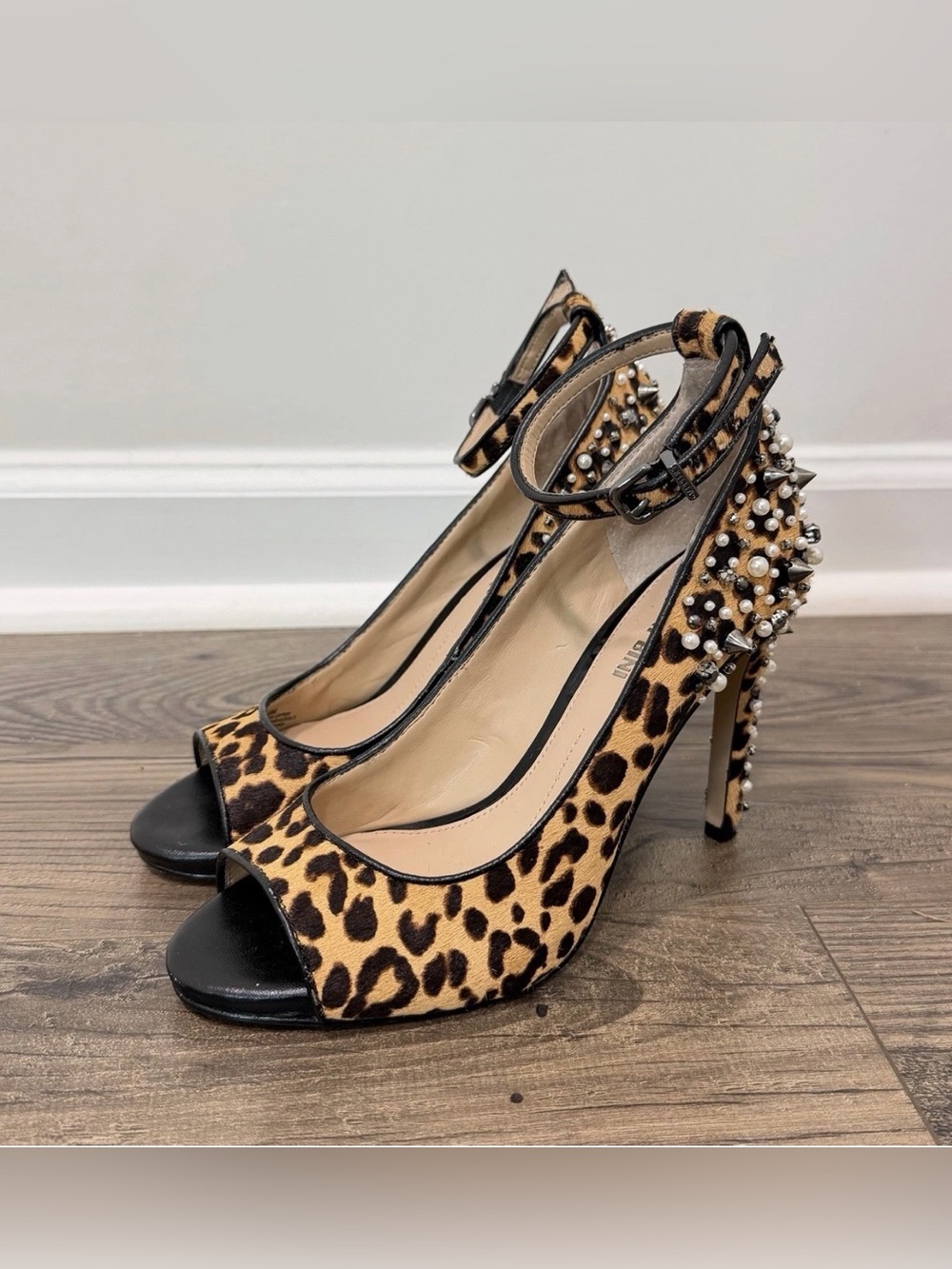 Gianni Bini Womens 6M Leopard Cow Hair High Heels Studded Pearl Ankle Strap